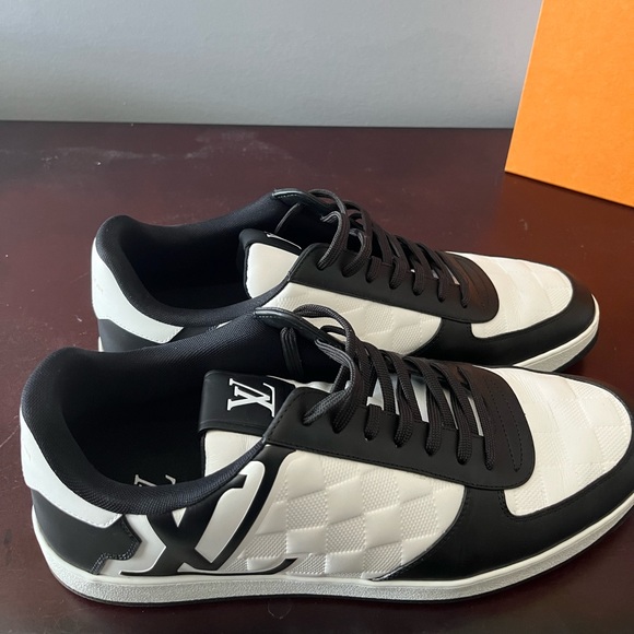 BLACK AND WHITE LOUIS VUITTON RIVOLI SNEAKER - Picture 3 of 7